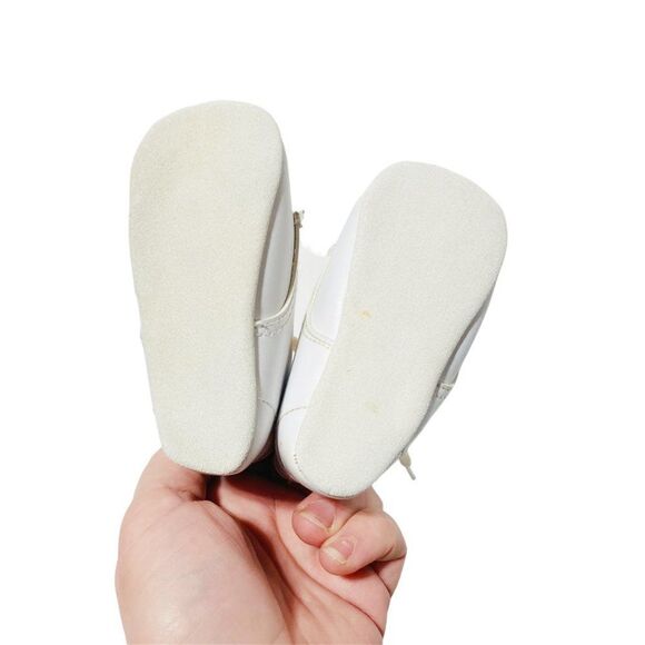 ZEDDY Infant Booties with Embroidered Rainbow Four Leaf Clovers - Picture 4 of 4